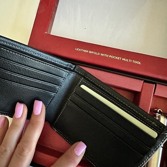 New Perry Ellis LEATHER BIFOLD WITH POCKET MULTI TOOL - Picture 4 of 5